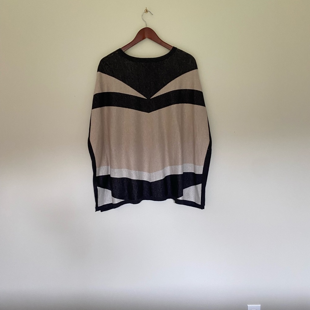 ✨3 for $20✨Reitmans Abstract Poncho. Size Large/XLarge - Picture 4 of 5